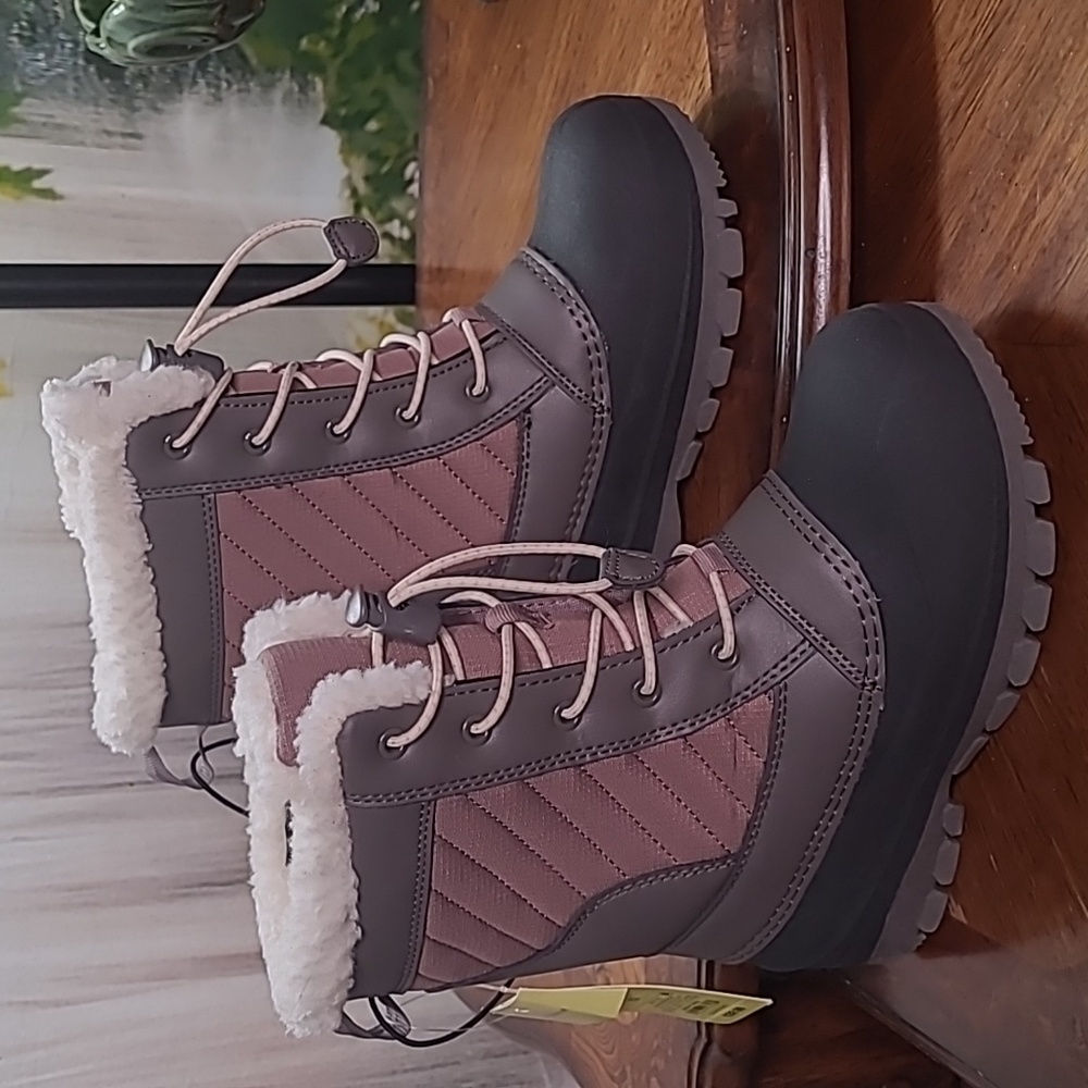 New with tags! All in Motion Girls 13 waterproof winter boots Skylar Blush
